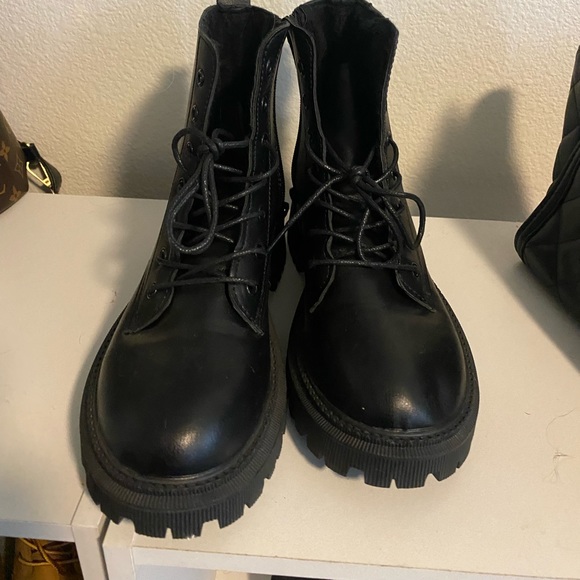 Cute black combat boots - Picture 2 of 2